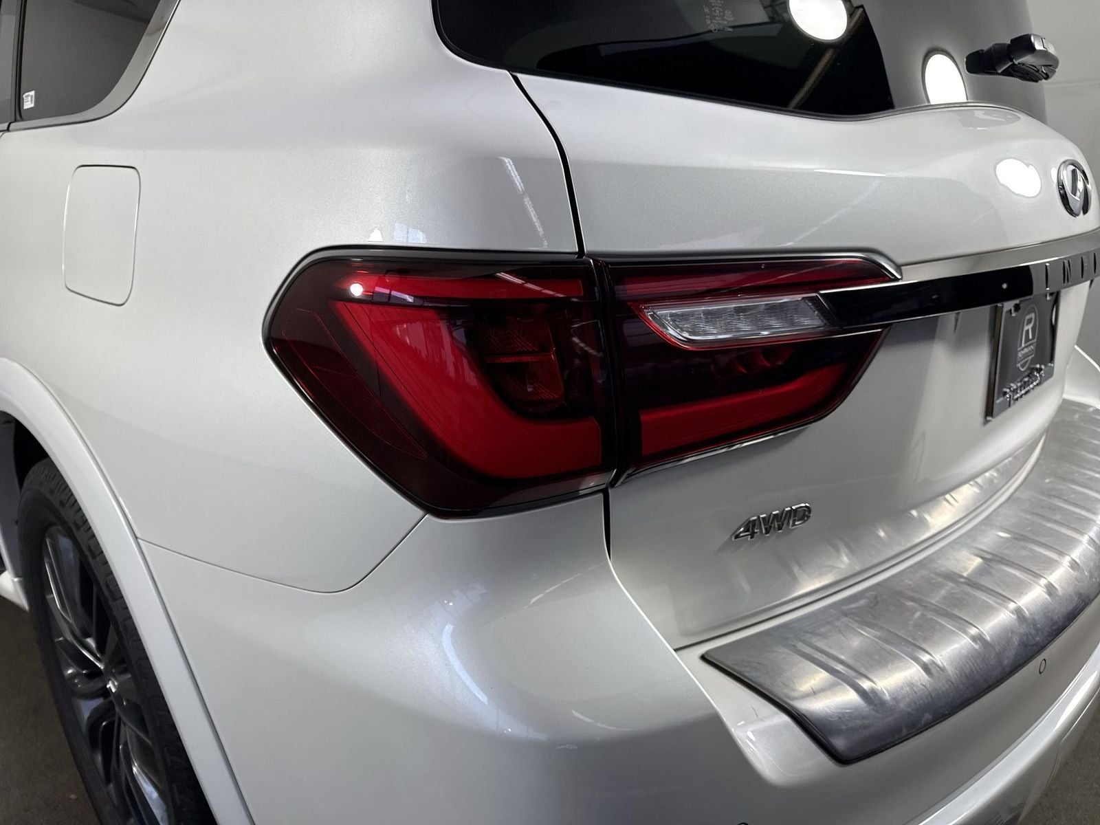2021 INFINITI QX80 Premium Select