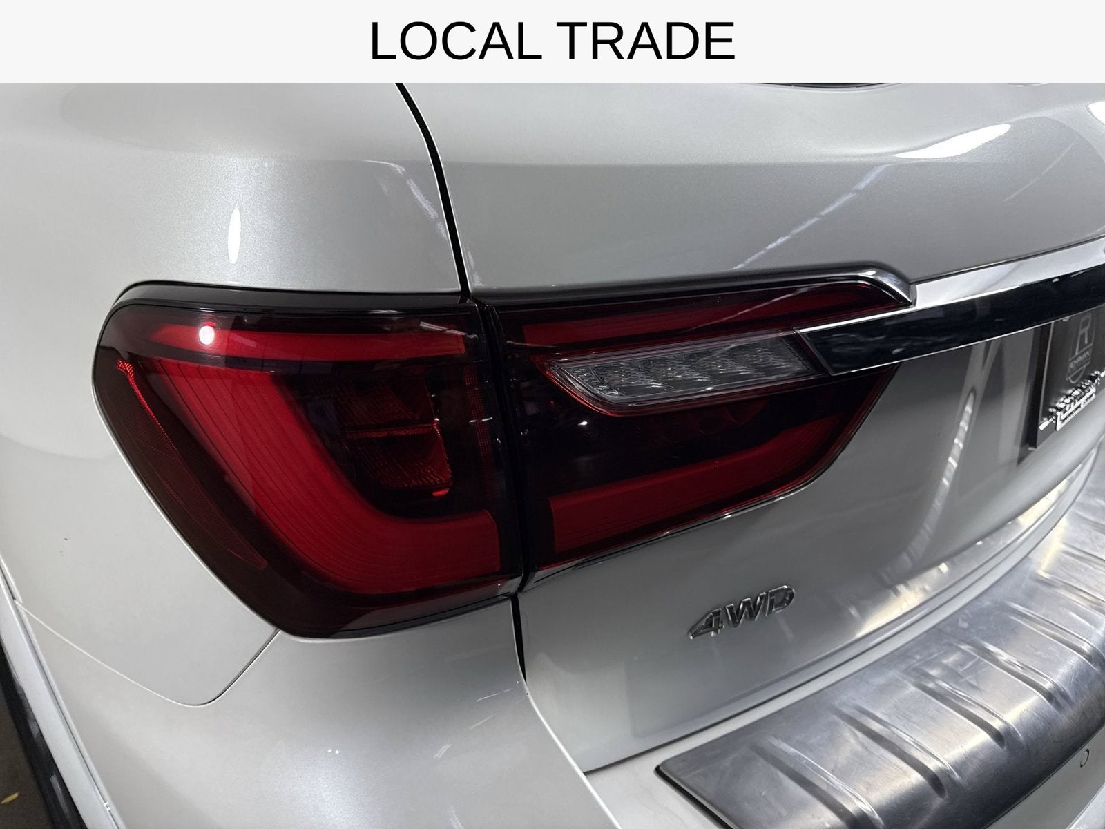 2024 INFINITI QX80 LUXE