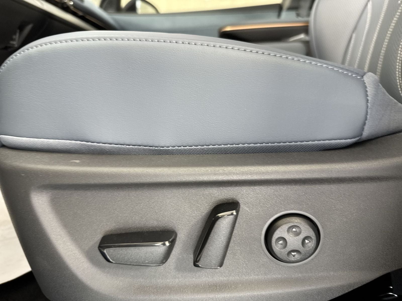 2025 Nissan Ariya PLATINUM+ e-4ORCE