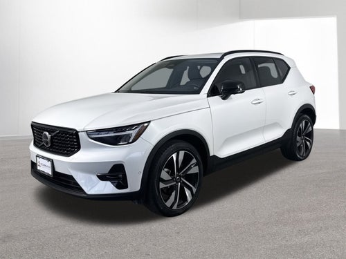 2024 Volvo XC40 B5 Plus Dark Theme