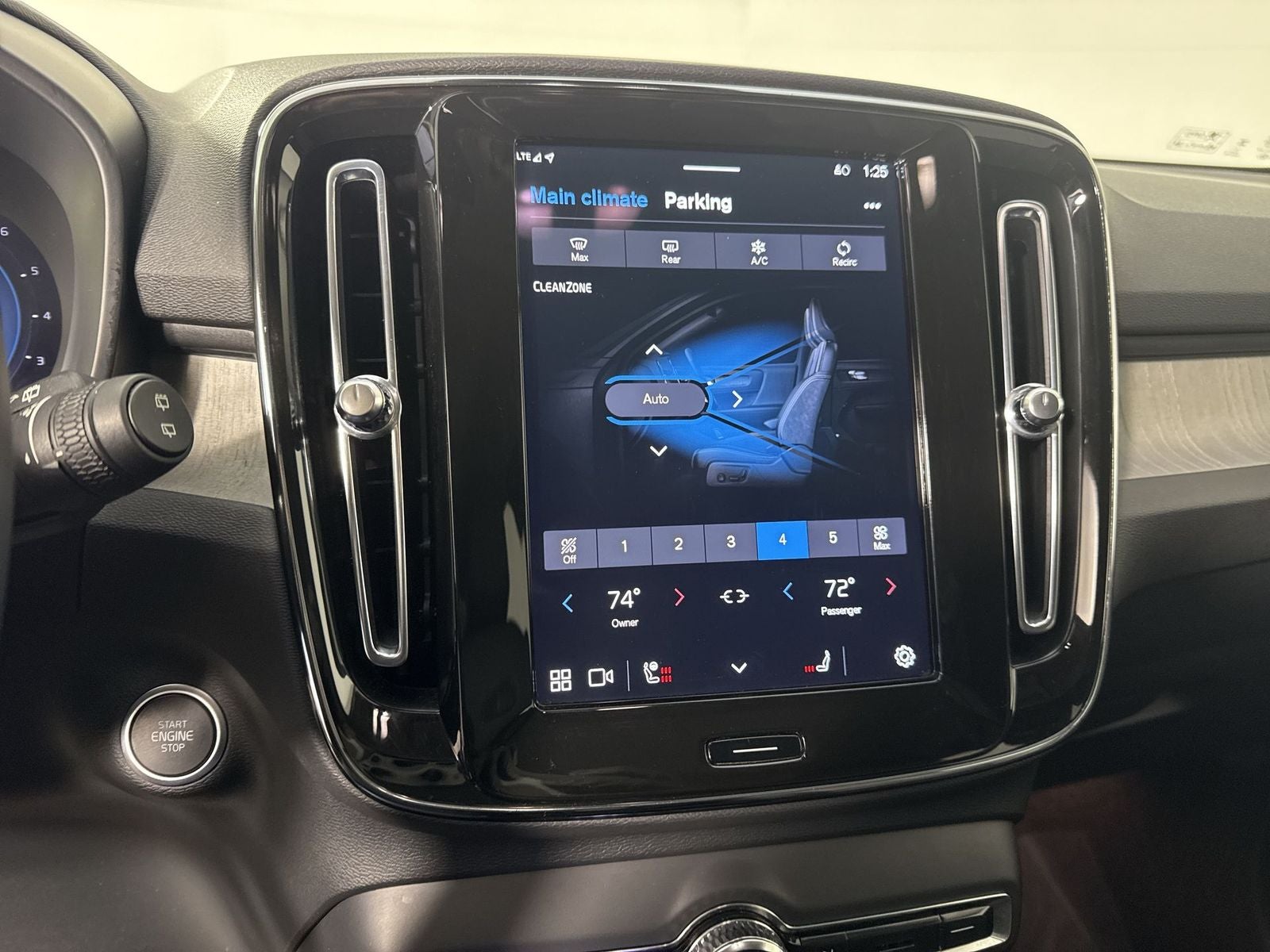 2024 Volvo XC40 B5 Plus Dark Theme