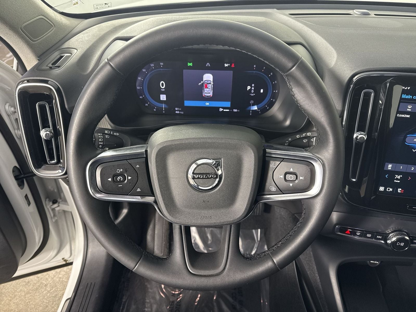 2024 Volvo XC40 B5 Plus Dark Theme