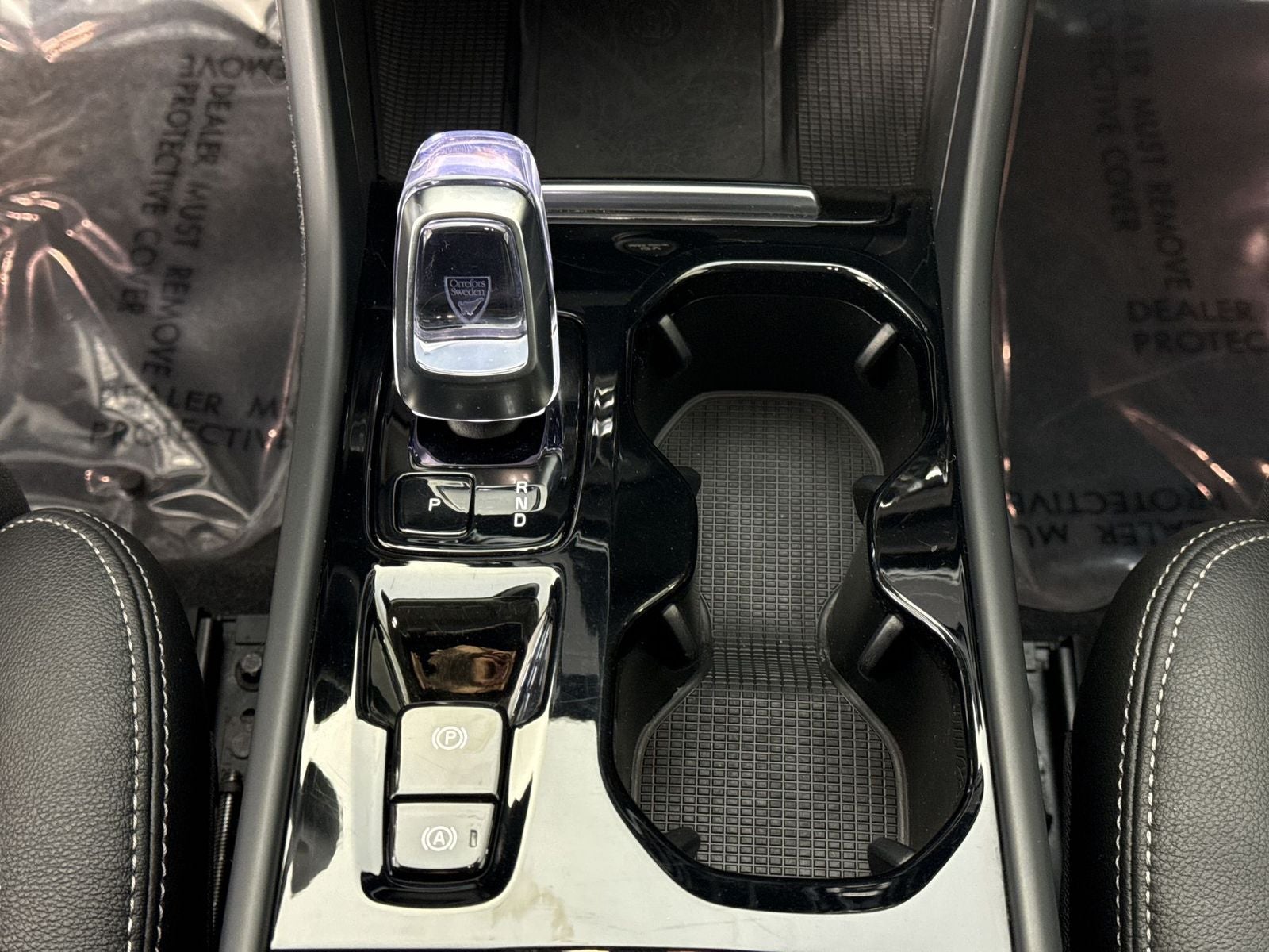 2024 Volvo XC40 B5 Plus Dark Theme