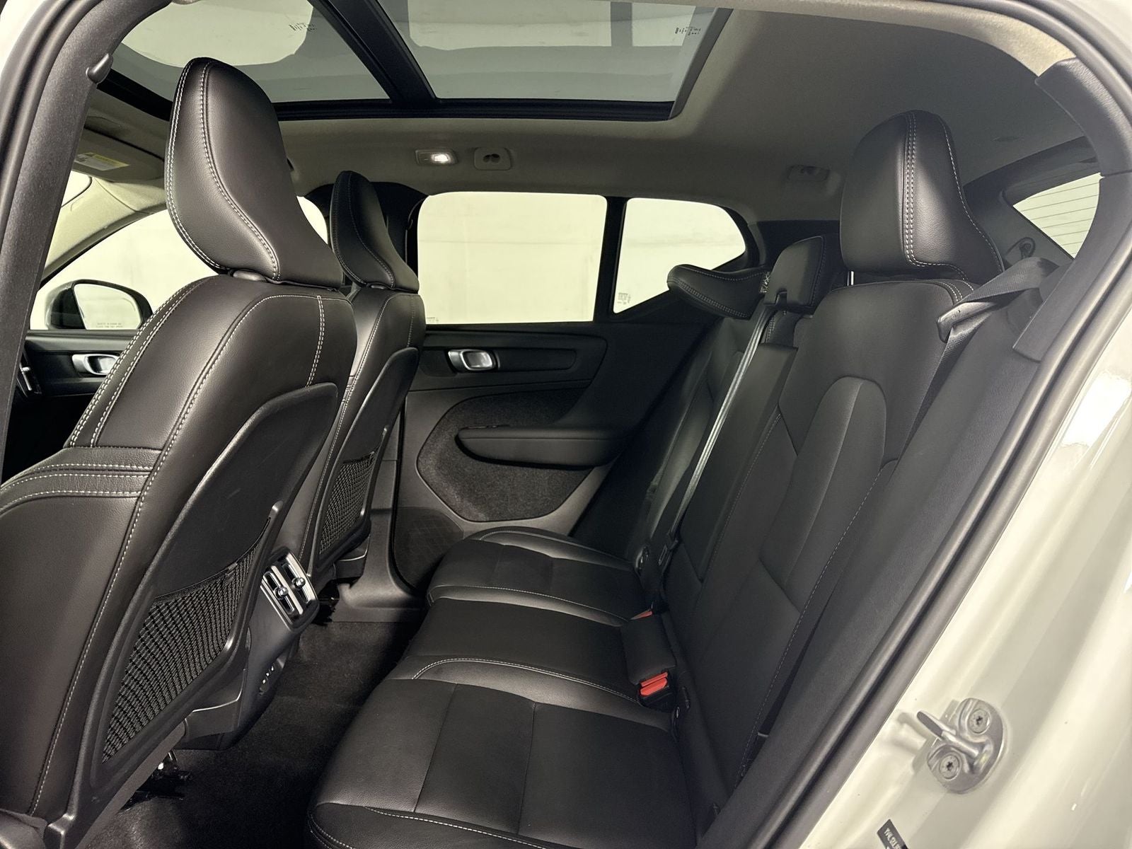 2024 Volvo XC40 B5 Plus Dark Theme