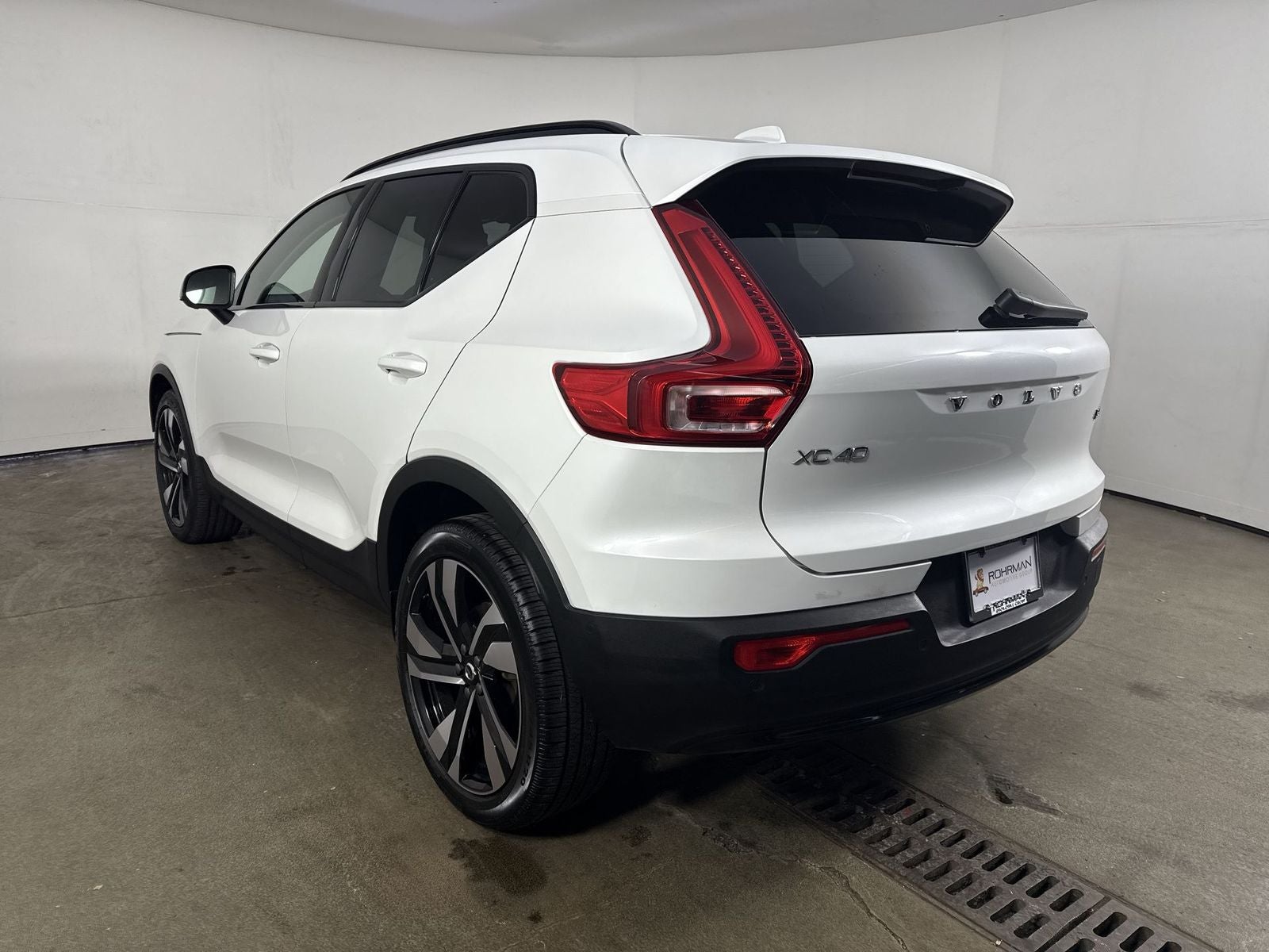 2024 Volvo XC40 B5 Plus Dark Theme
