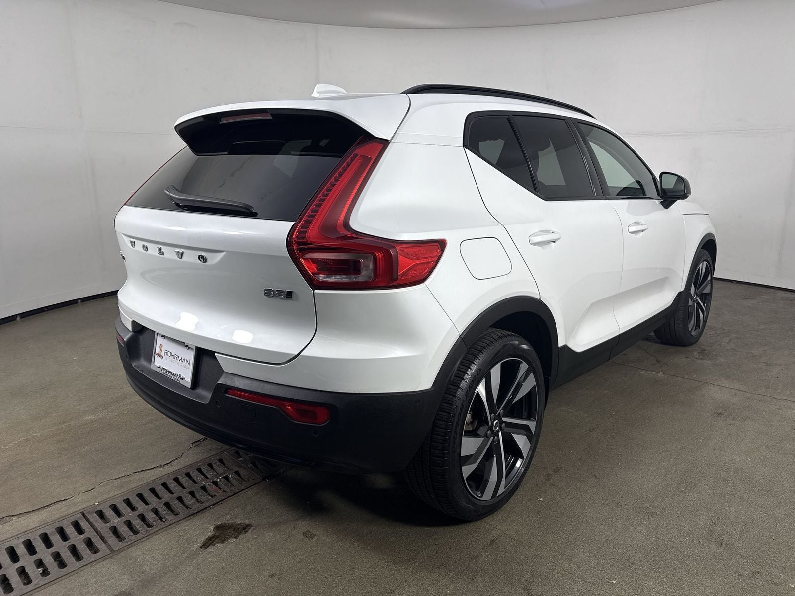 2024 Volvo XC40 B5 Plus Dark Theme