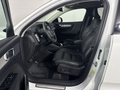 2024 Volvo XC40 B5 Plus Dark Theme