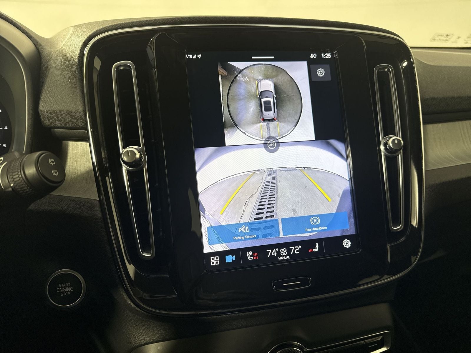 2024 Volvo XC40 B5 Plus Dark Theme